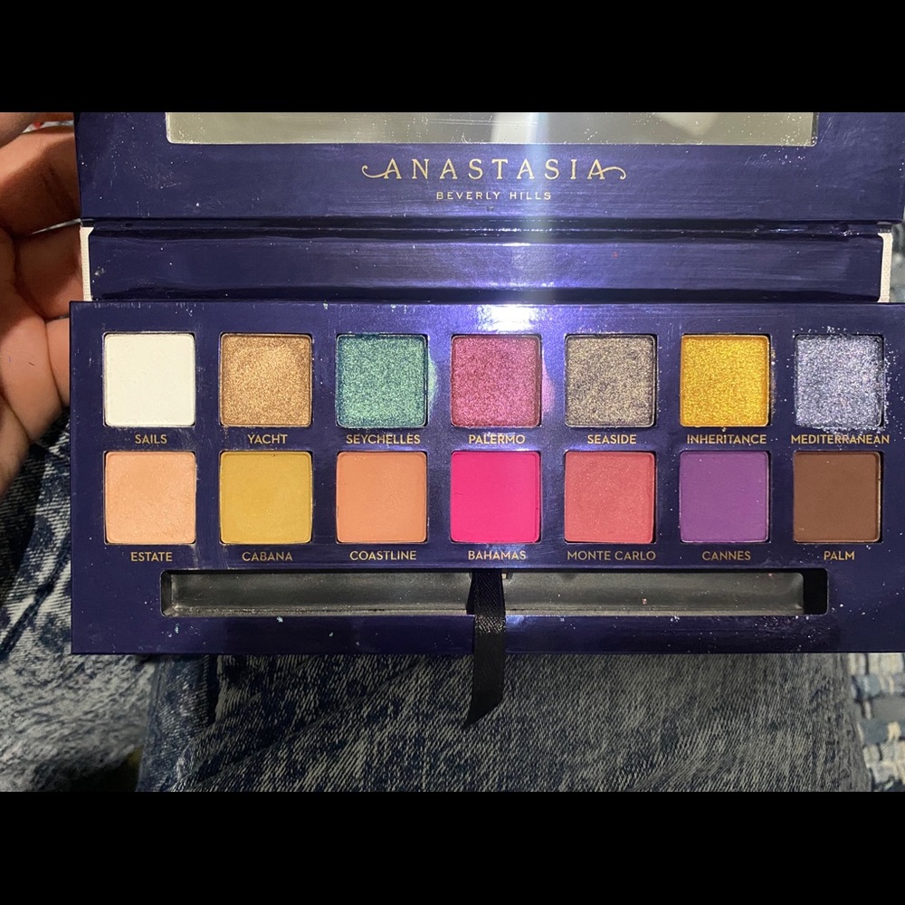 Makeup - Picture 8 of 8